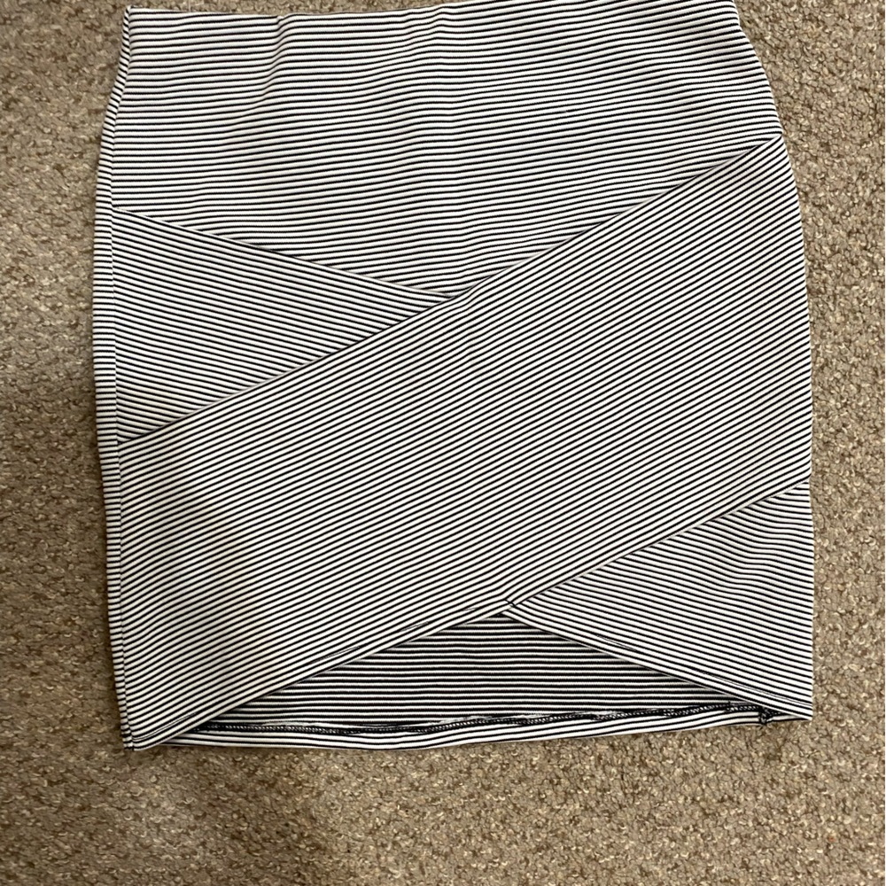 FOREVER 21 asymmetrical white with black mini skirt, medium